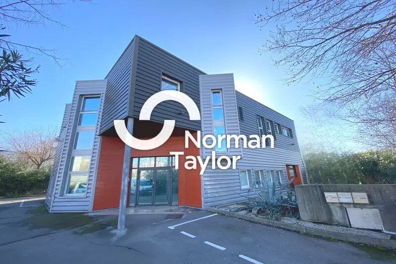 Office in Montpellier for lease Building Photo- Image 1 of 2