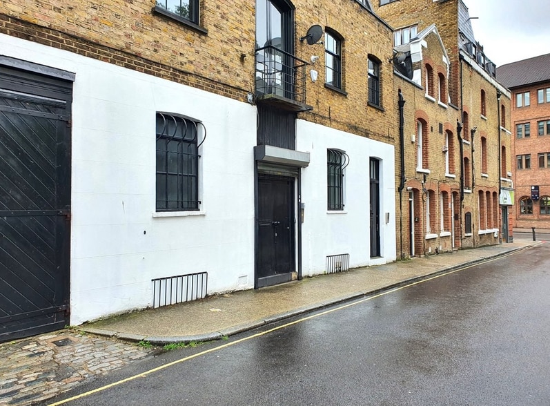 8 Vine Yard, London for lease - Building Photo - Image 2 of 6
