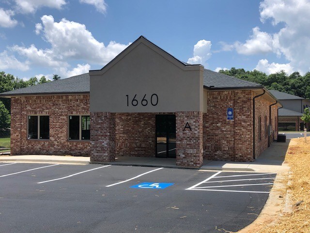 1660 Jesse Jewell Pky, Gainesville, GA for sale Primary Photo- Image 1 of 1