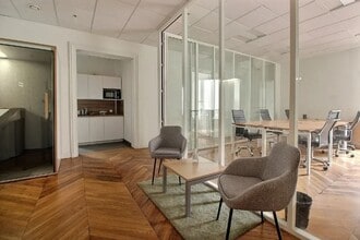 15 Rue Du Louvre, Paris for lease Interior Photo- Image 2 of 9