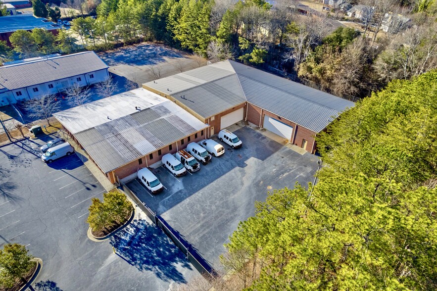 200 Grayson Industrial Pky, Grayson, GA for lease - Building Photo - Image 3 of 6