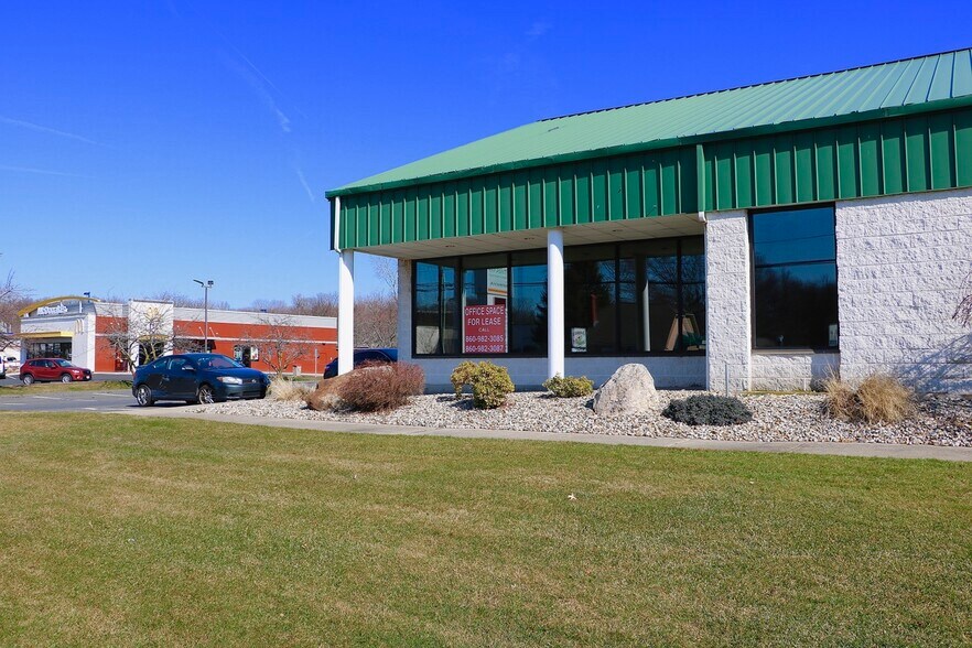 28 Shunpike Rd, Cromwell, CT 06416