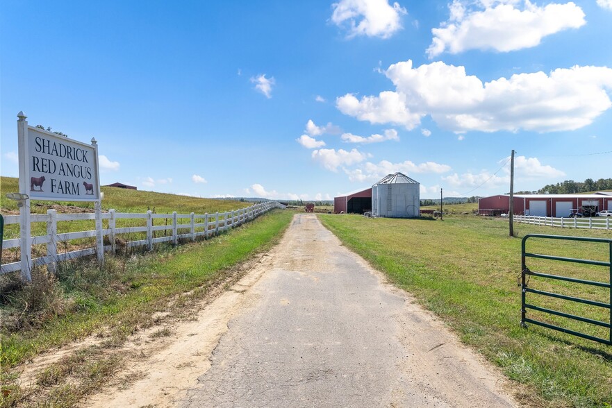 1265 John Lansden rd, Nebo, KY for sale - Primary Photo - Image 1 of 154