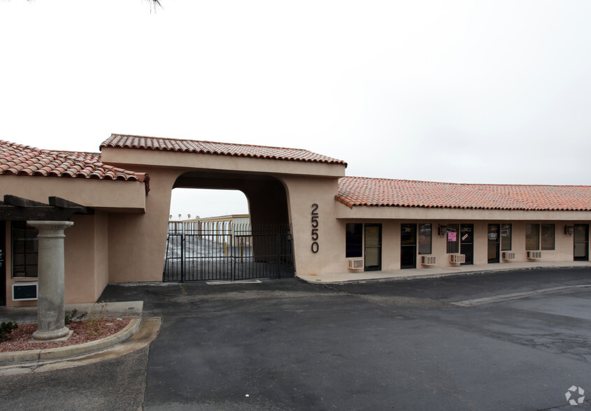 2550 E Chandler Ave, Las Vegas, NV for lease - Building Photo - Image 3 of 8