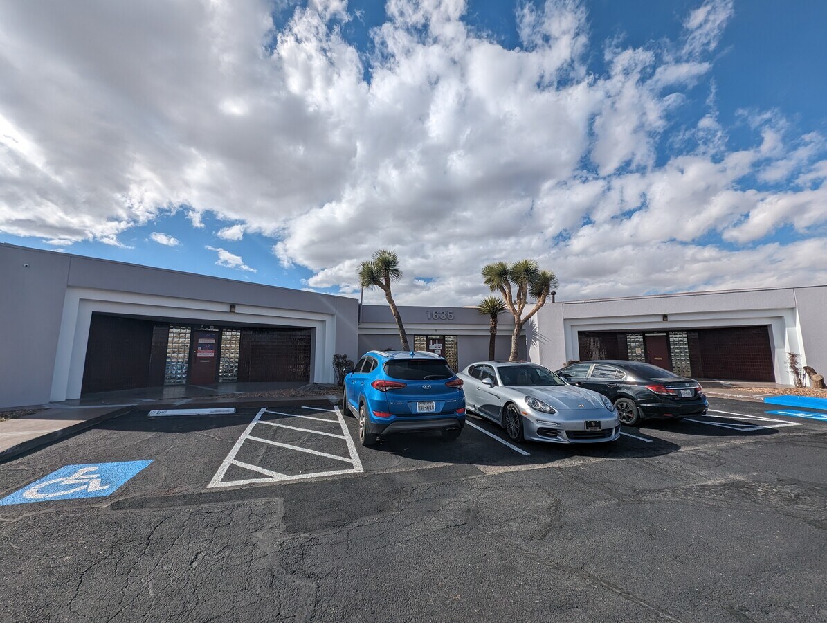 1635 Lee Trevino Dr, El Paso, TX 79936 Office/Medical for Lease