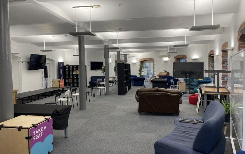 Kingsway, Newport for sale - Interior Photo - Image 3 of 13