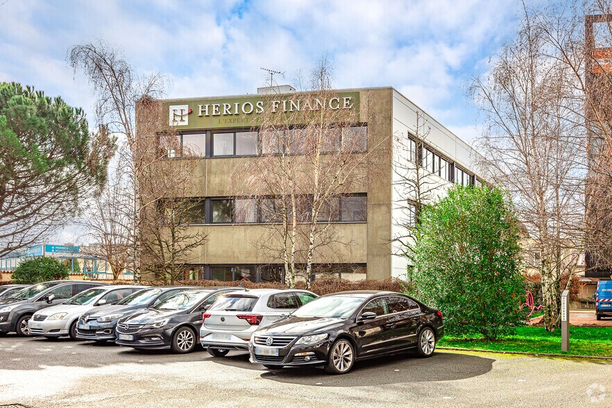 Office in Dardilly for sale - Building Photo - Image 2 of 2