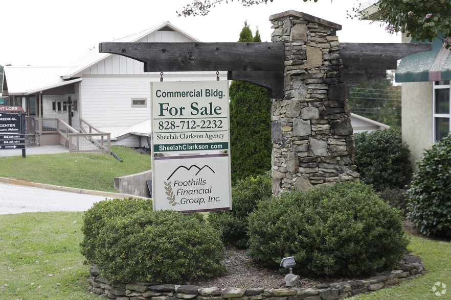 100 Edgewood Ave, Landrum, SC for sale - Building Photo - Image 3 of 34