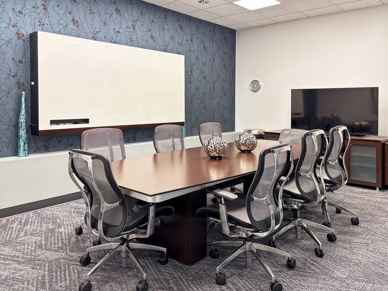 675 Town Square Blvd, Garland, TX for lease - Interior Photo - Image 2 of 16