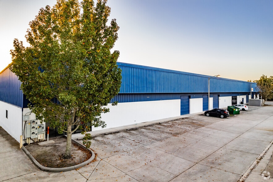931 Armstrong Blvd, Kissimmee, FL for lease - Building Photo - Image 3 of 6