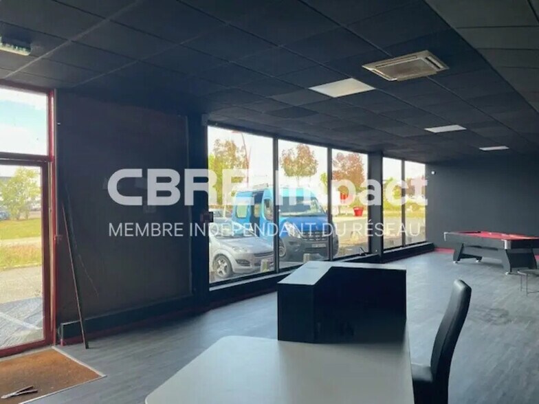 Retail in Saint-Parres-aux-Tertres for lease - Building Photo - Image 2 of 9