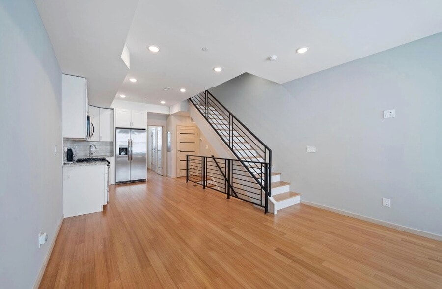 911 W Dauphin St, Philadelphia, PA for sale - Interior Photo - Image 2 of 13