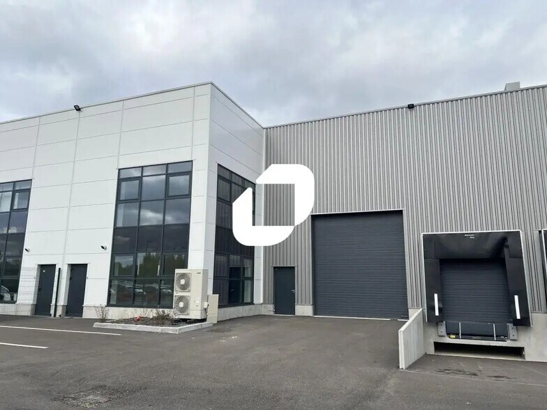 Office in Bondues for lease - Building Photo - Image 3 of 13