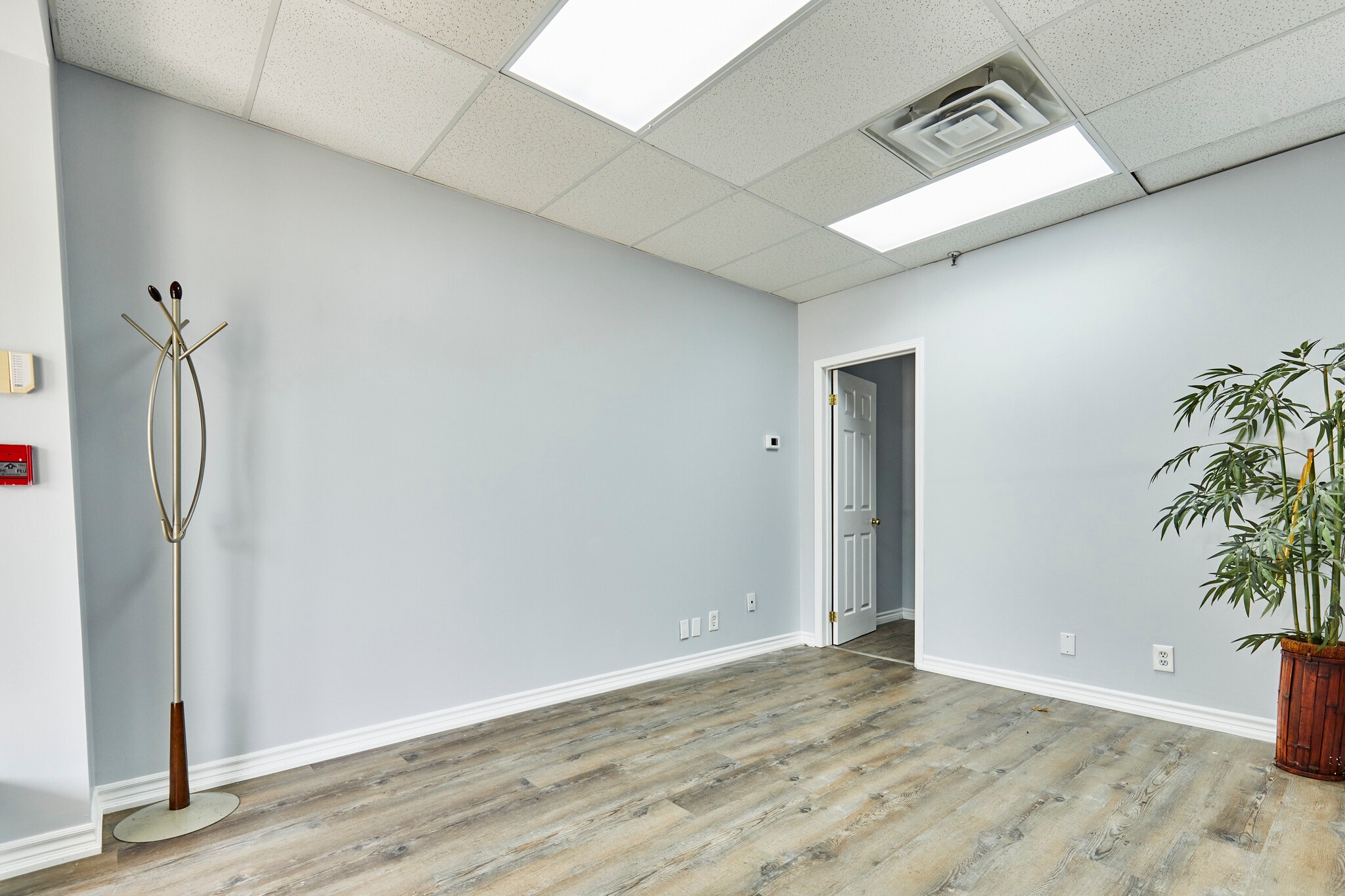 108 Corporate Dr, Toronto, ON for lease Interior Photo- Image 1 of 4