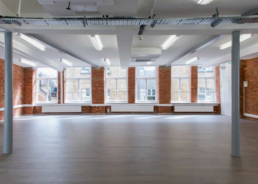 13-19 Vine Hl, London for lease - Interior Photo - Image 3 of 4