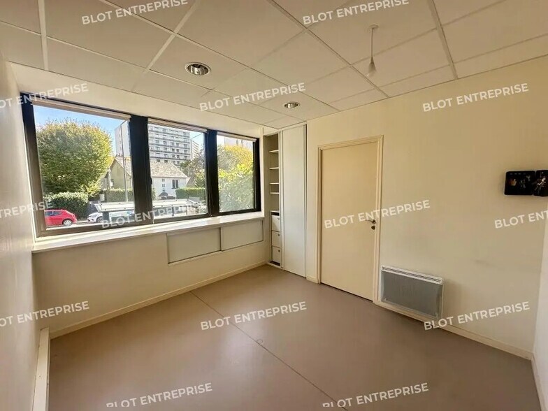 Office in Rennes for sale - Interior Photo - Image 2 of 7
