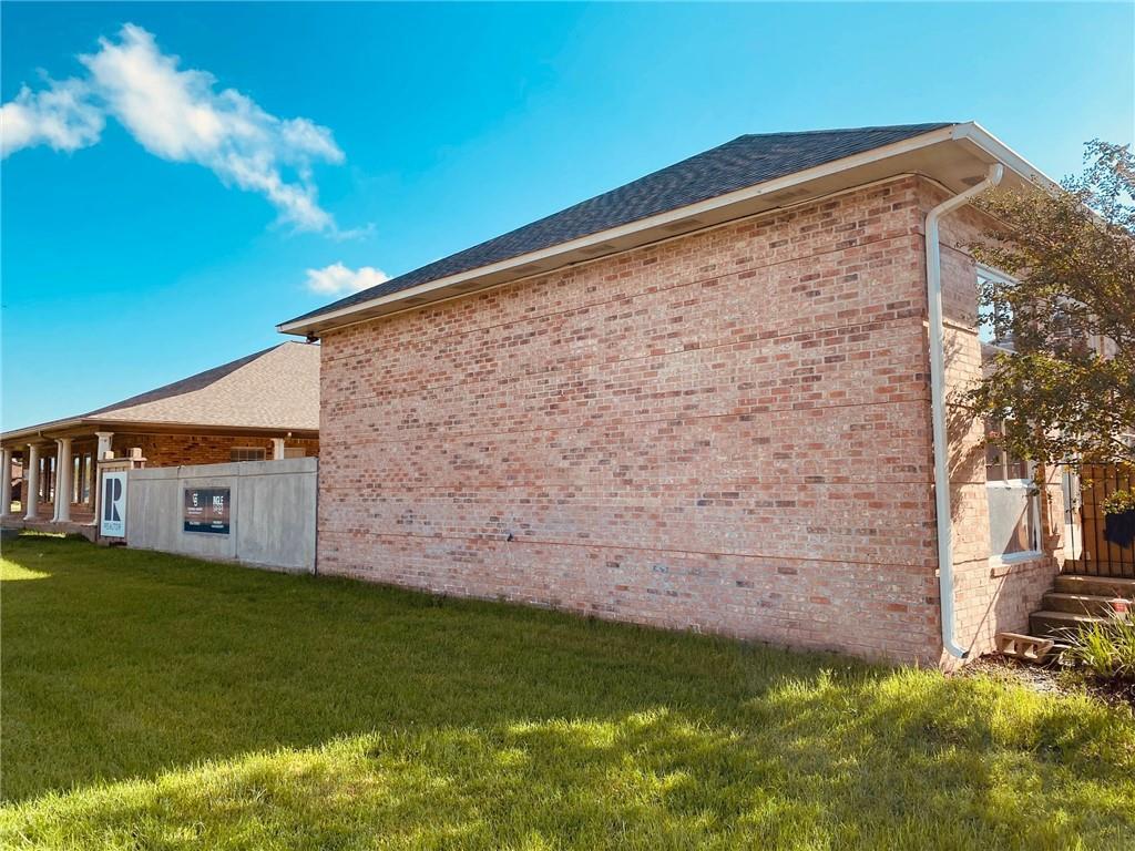 765 Bayou Pines East Dr, Lake Charles, LA 70601