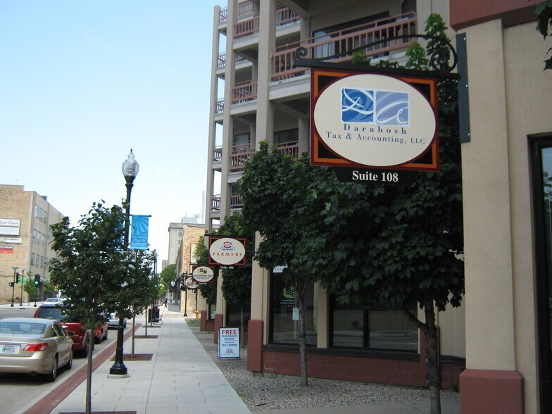 100 N Main St, Oshkosh, WI for sale - Building Photo - Image 1 of 1