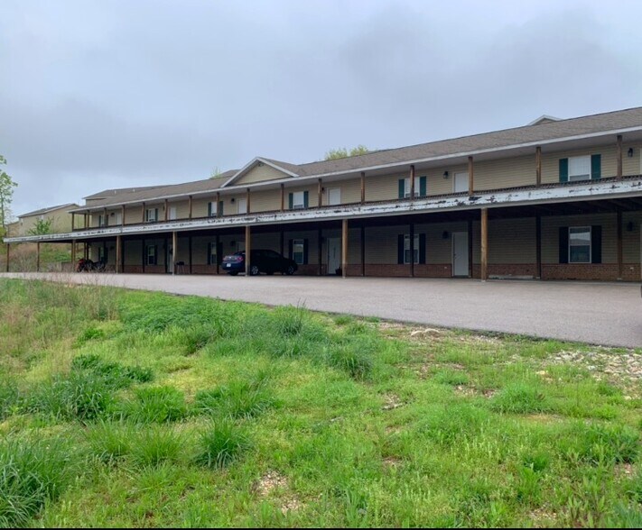 16606 Hunters Ridge Ln, Saint Robert, MO 65584