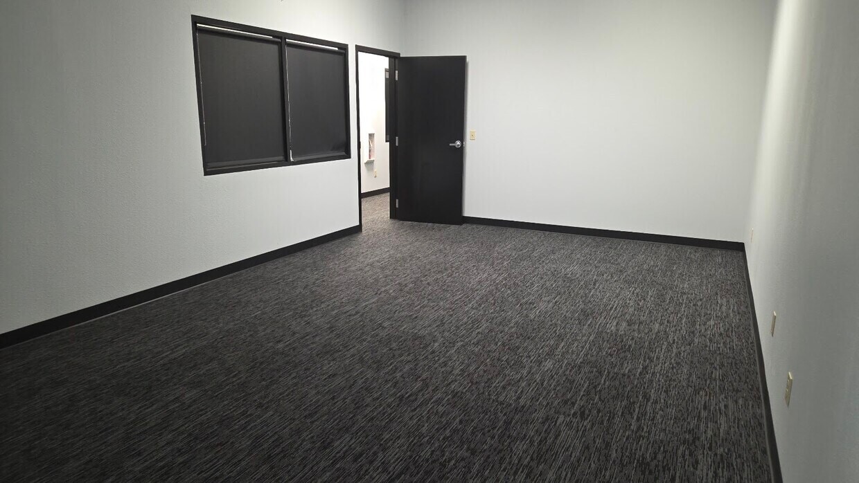 4670 Polaris Ave, Las Vegas, NV for lease Interior Photo- Image 1 of 1