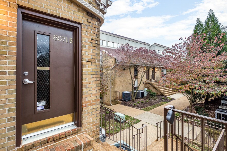 85698573 Sudley Rd, Manassas, VA 20110