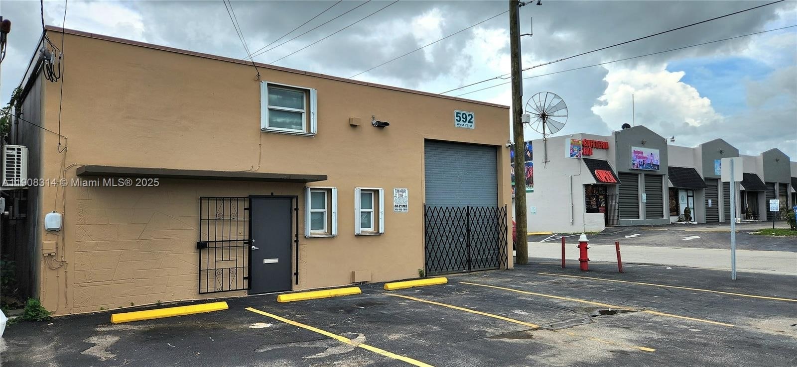 592-598 W 28th St, Hialeah, FL for lease Building Photo- Image 1 of 5
