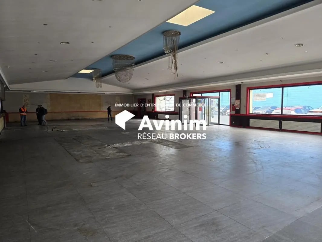 Retail in Chelles for lease Interior Photo- Image 1 of 4