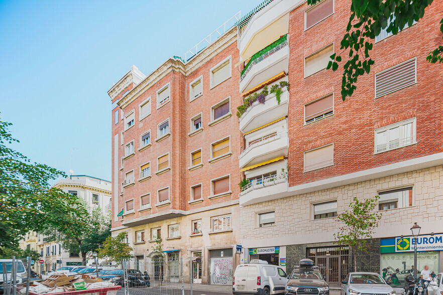 Multifamily in Madrid, MAD for sale - Building Photo - Image 2 of 3