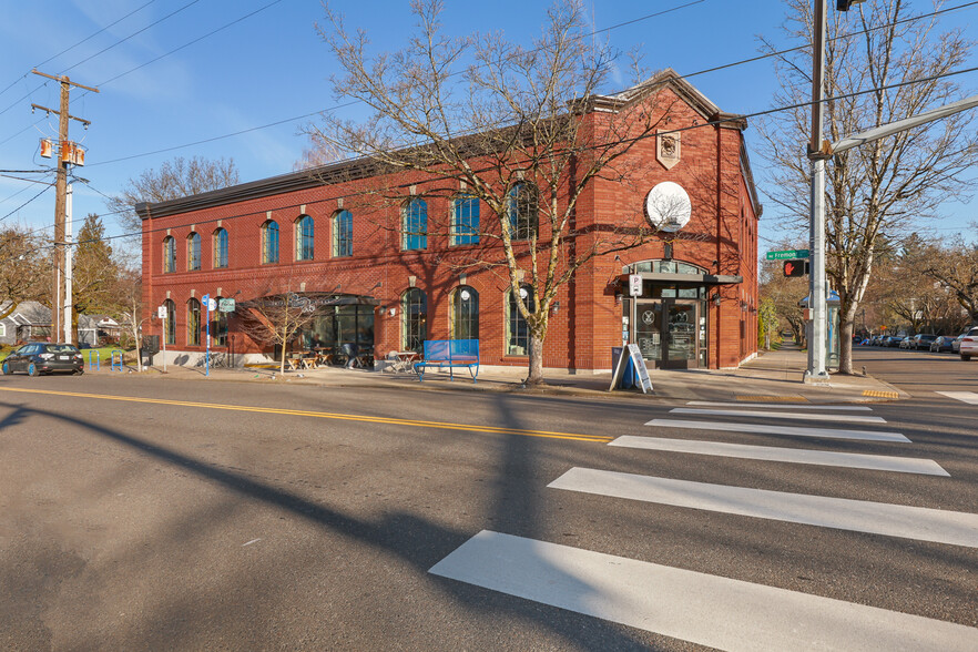 2393 NE Fremont St, Portland, OR for lease - Building Photo - Image 1 of 5