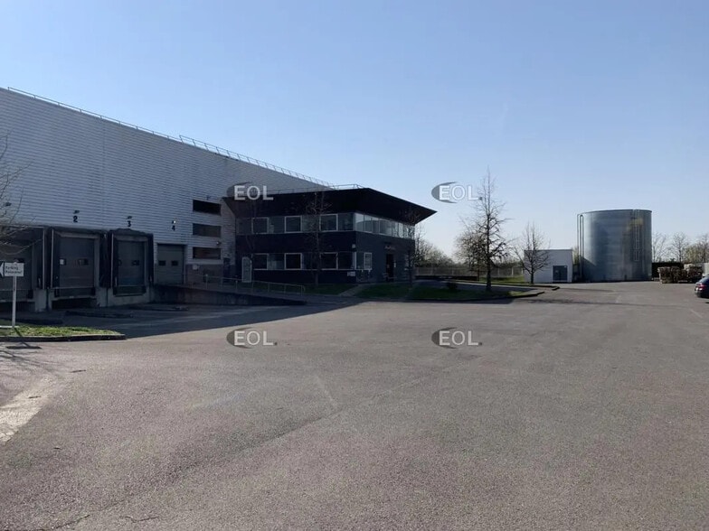 Industrial in Saint-Michel-sur-Orge for lease - Building Photo - Image 2 of 8