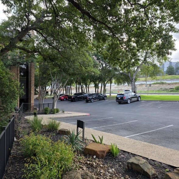 1524 S Interstate 35 S, Austin, TX for lease - Building Photo - Image 2 of 28