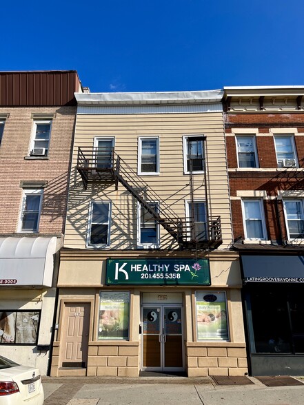 442 Broadway Ave, Bayonne, NJ for sale - Building Photo - Image 1 of 1