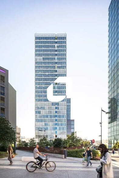 65 Rue Du Capitaine Dreyfus, Montreuil for lease - Building Photo - Image 2 of 31