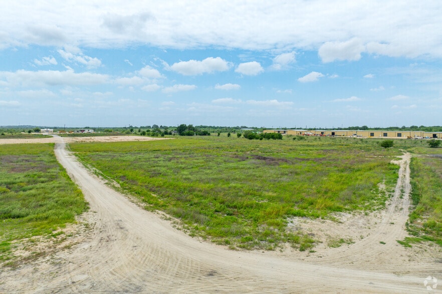 1001 Rohde Road, Kyle, TX for lease - Building Photo - Image 1 of 19