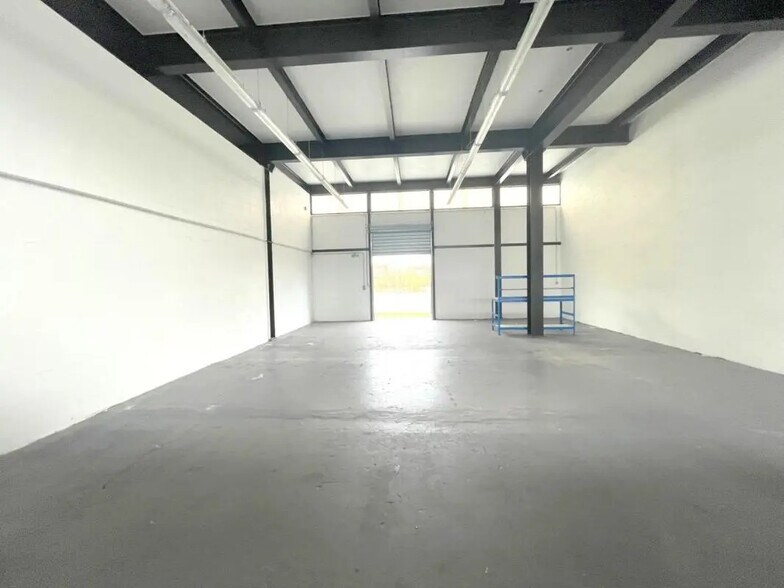 Industrial in Bezons for lease - Interior Photo - Image 1 of 14
