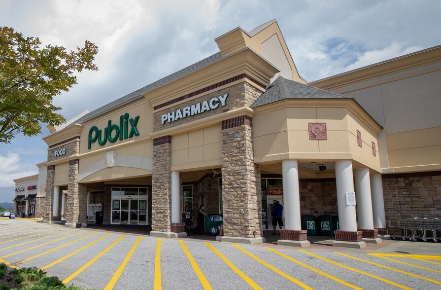 215 Pelham Rd, Greenville, SC 29615