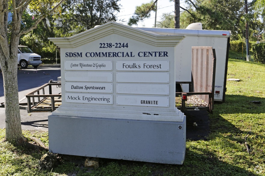 2244 Hemingway Dr, Fort Myers, FL for sale - Building Photo - Image 2 of 5