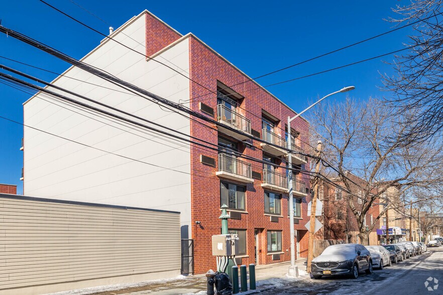 3150 14th St, Astoria, NY for sale - Building Photo - Image 1 of 1