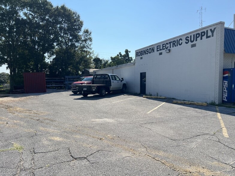 519 N 13th Ave, Laurel, MS for sale - Building Photo - Image 3 of 8