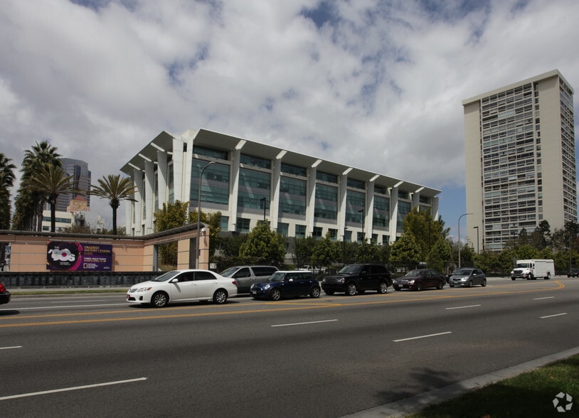 10201 W Pico Blvd, Los Angeles, CA for lease - Building Photo - Image 2 of 6