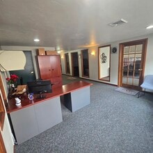 320 Main Ave, De Pere, WI for lease Lobby- Image 1 of 5