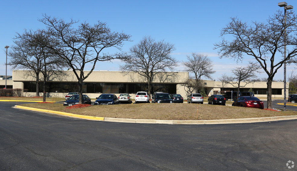 860 E Algonquin Rd, Schaumburg, IL for sale - Primary Photo - Image 1 of 11