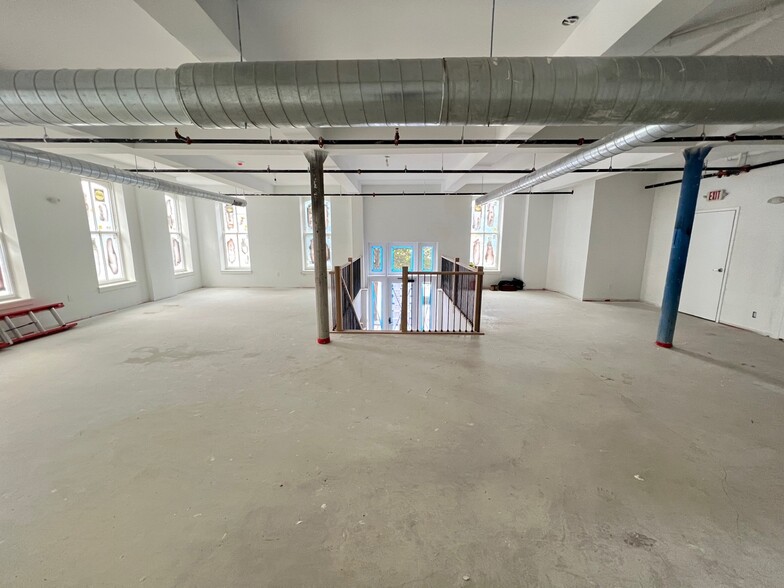 143 Christopher Columbus Dr, Jersey City, NJ for lease - Building Photo - Image 3 of 15