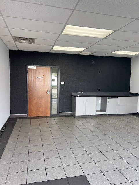 1195 E Markland Ave, Kokomo, IN for lease Interior Photo- Image 1 of 5