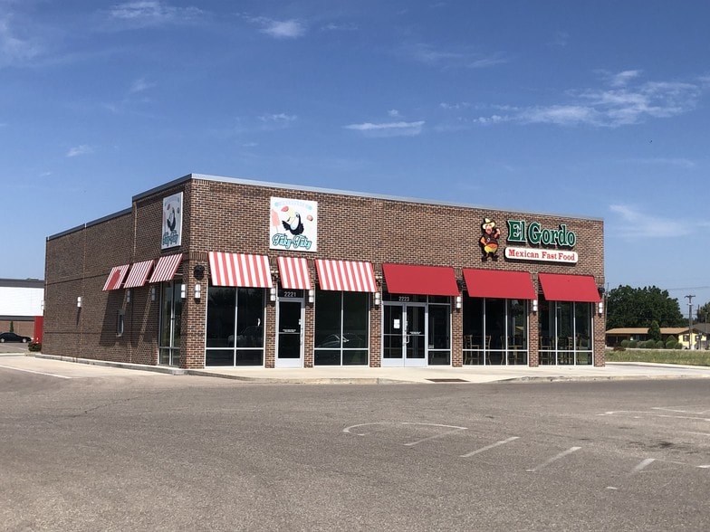 2221-2223 N Lorraine St, Hutchinson, KS for sale - Building Photo - Image 1 of 1