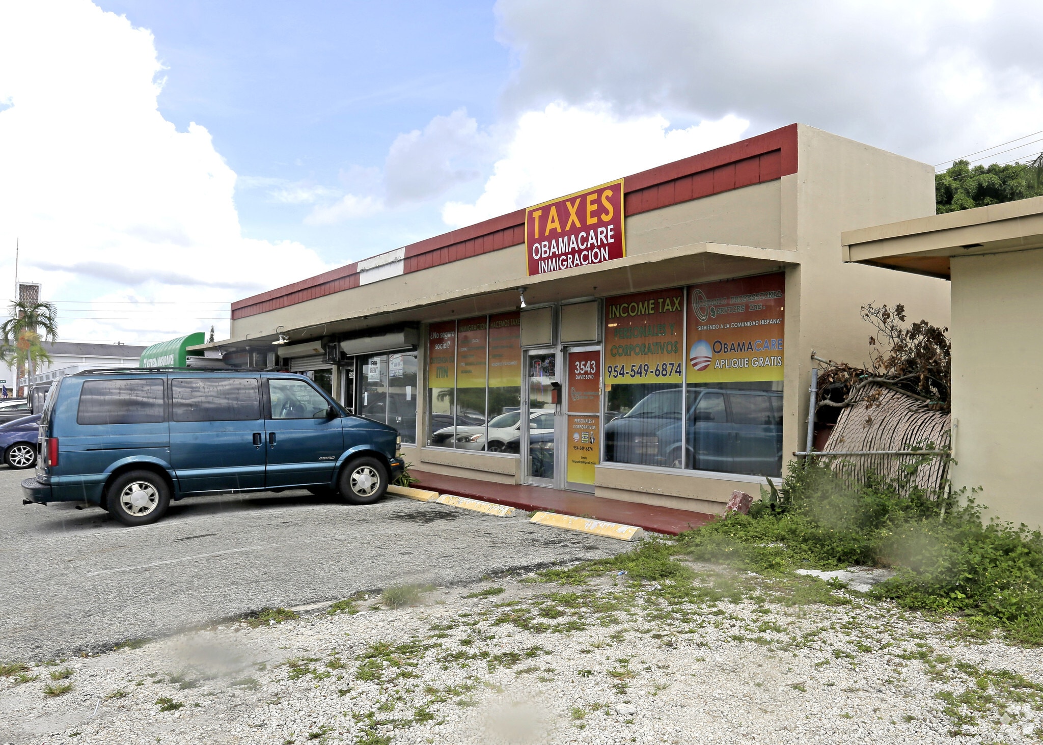3543-3549 W Davie Blvd, Fort Lauderdale, FL for lease Primary Photo- Image 1 of 4