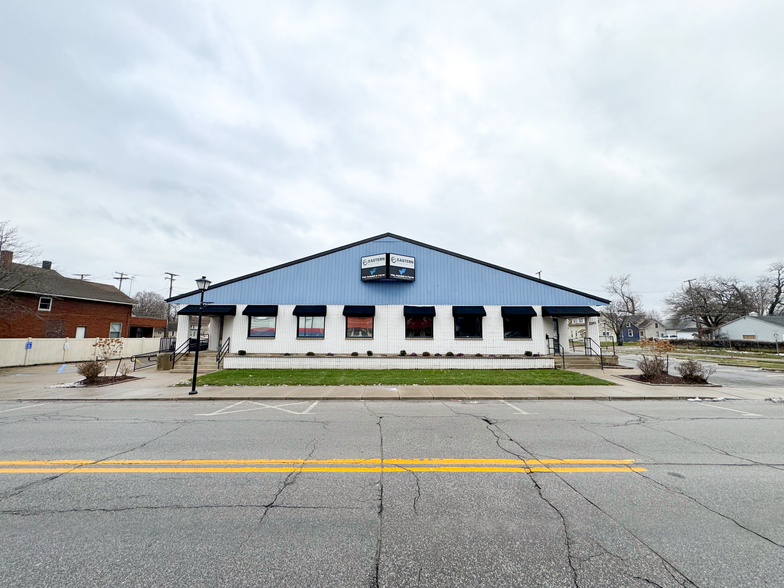 1241 N Wells St, Fort Wayne, IN for lease - Building Photo - Image 2 of 7