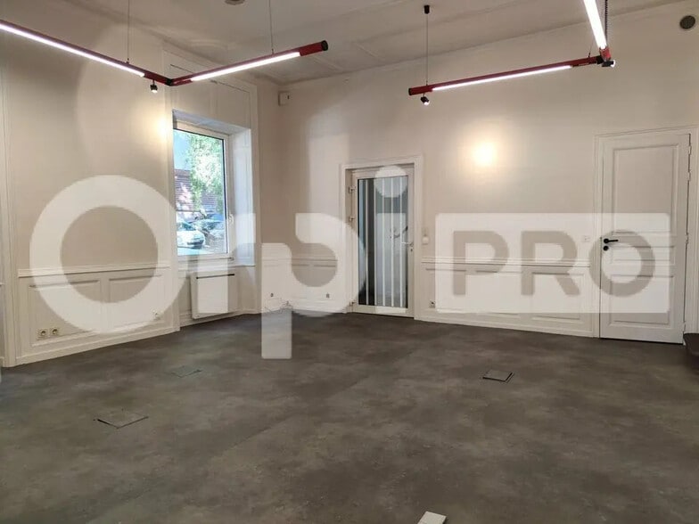 Office in Limoges for lease - Interior Photo - Image 1 of 4
