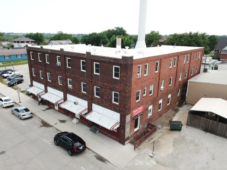 102 S Main St, Leon, IA 50144