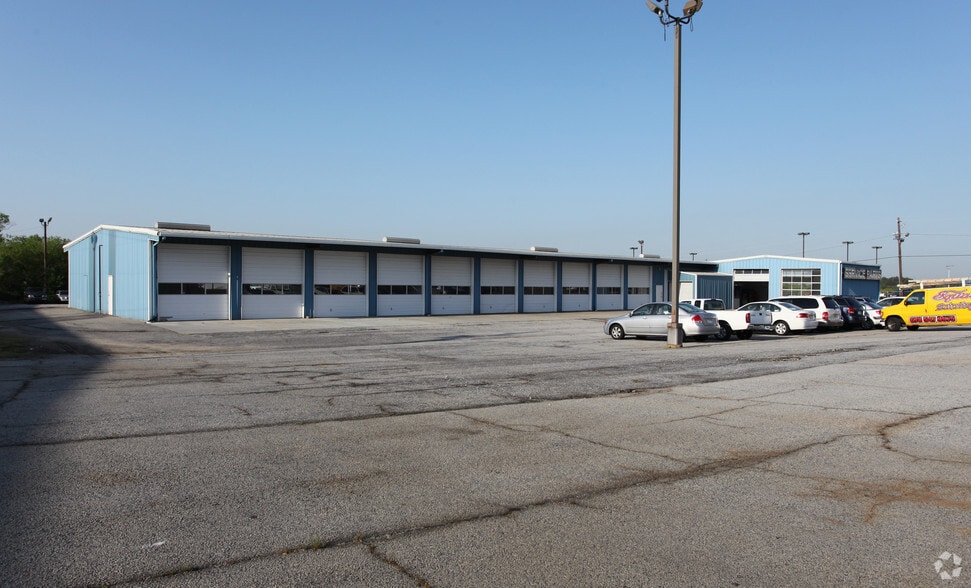 979 Iris Dr SE, Conyers, GA for sale - Primary Photo - Image 1 of 1